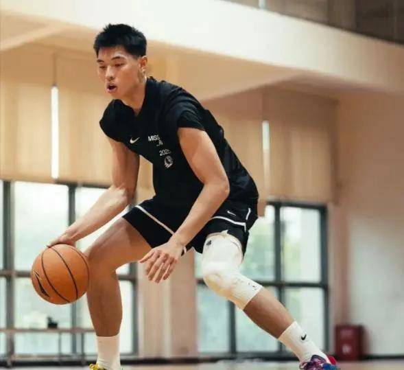 九游体育下载-今夜体能课后,广州队外线爆发备战全明星赛,悬念犹存,资深球员宣示担当-九游体育下载